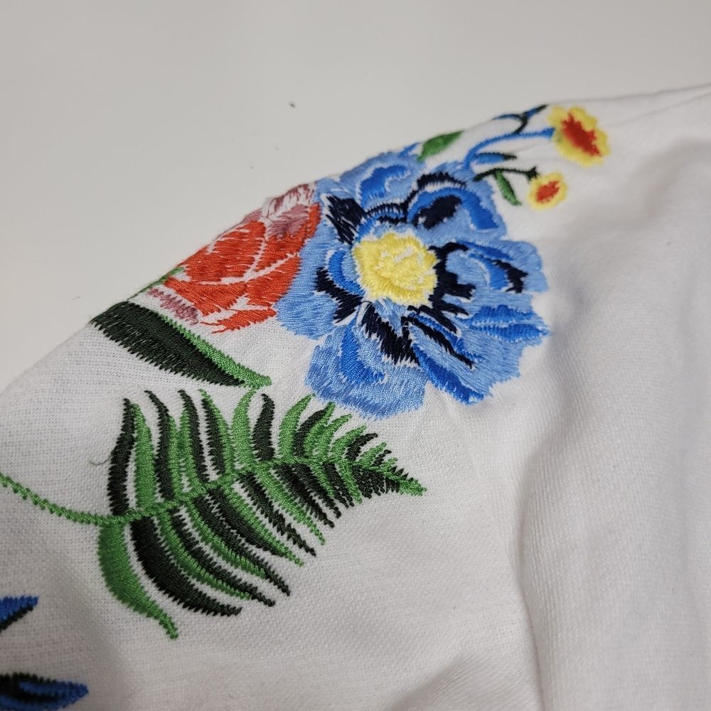 NEW S Johnny Was style embroidered floral cuffed oversized sweatshirt small NWT - Picture 2 of 10